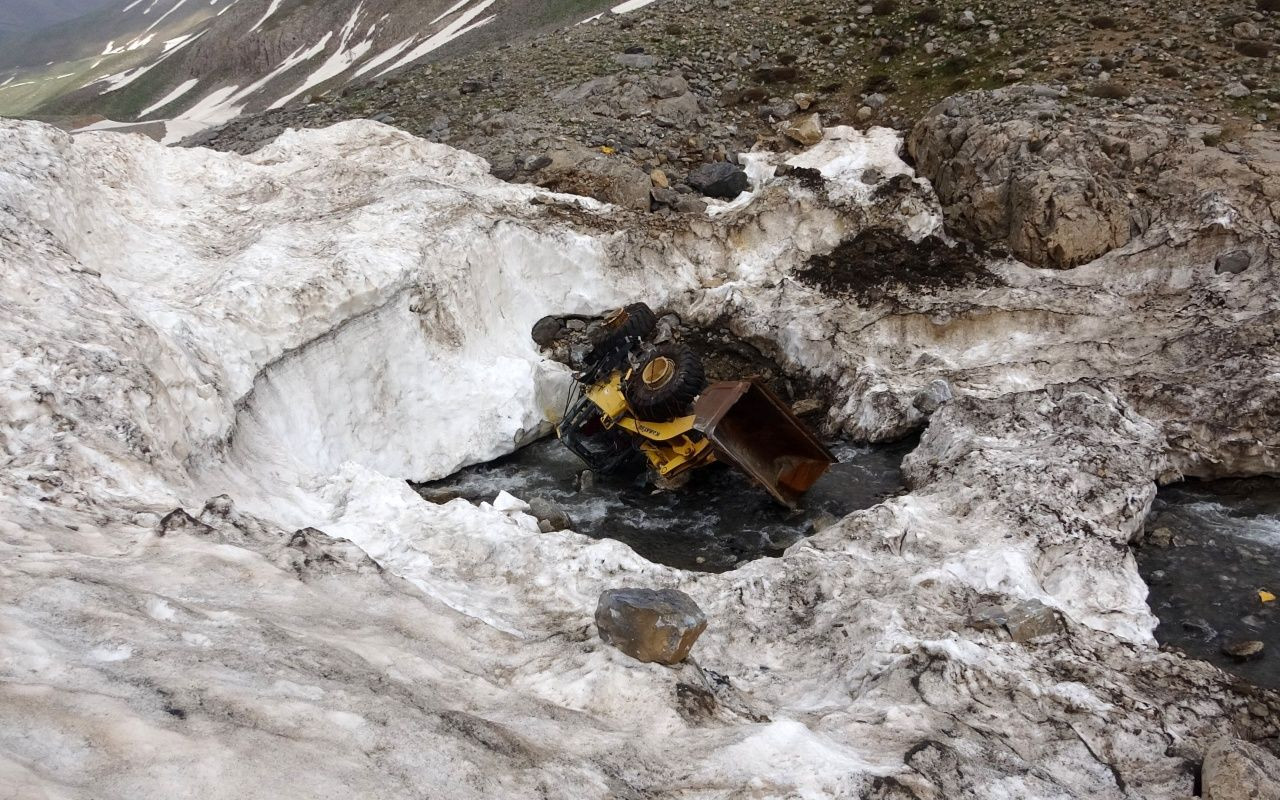 Van'da karlar eridi, kar altında kalan araçlar ortaya çıktı - Sayfa 5