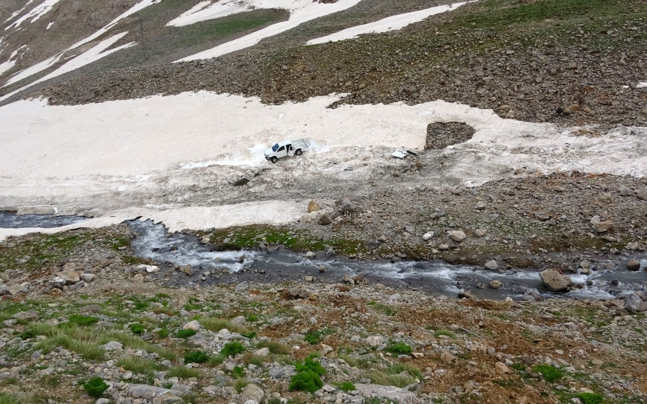 Van'da karlar eridi, kar altında kalan araçlar ortaya çıktı - Sayfa 8