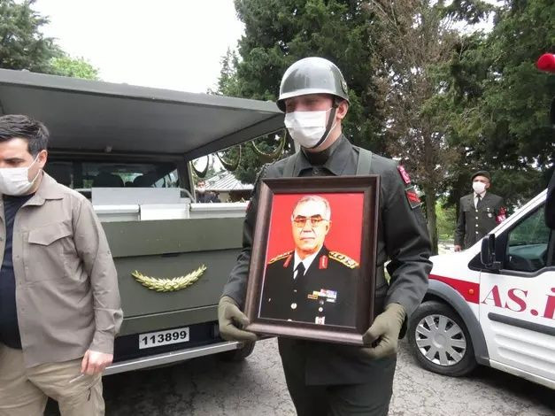 İsmail Hakkı Karadayı son yolculuğuna böyle uğurlandı - Sayfa 14