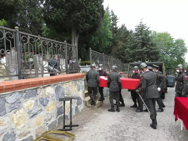 İsmail Hakkı Karadayı son yolculuğuna böyle uğurlandı - Sayfa 6