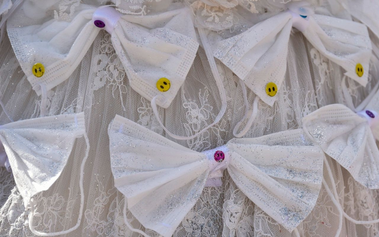 Koronaya karşı 'maskeli gelinlik' üretildi - Sayfa 7