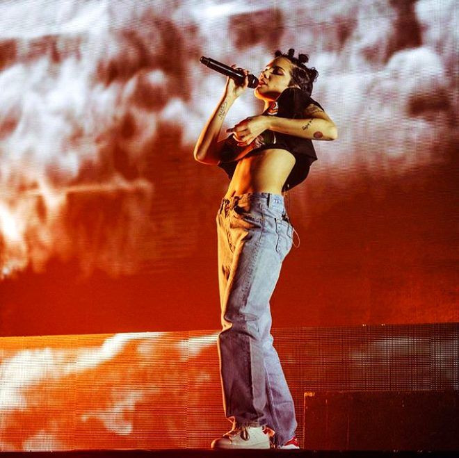 Ünlü şarkıcı Halsey, plastik mermi ile vuruldu - Sayfa 7