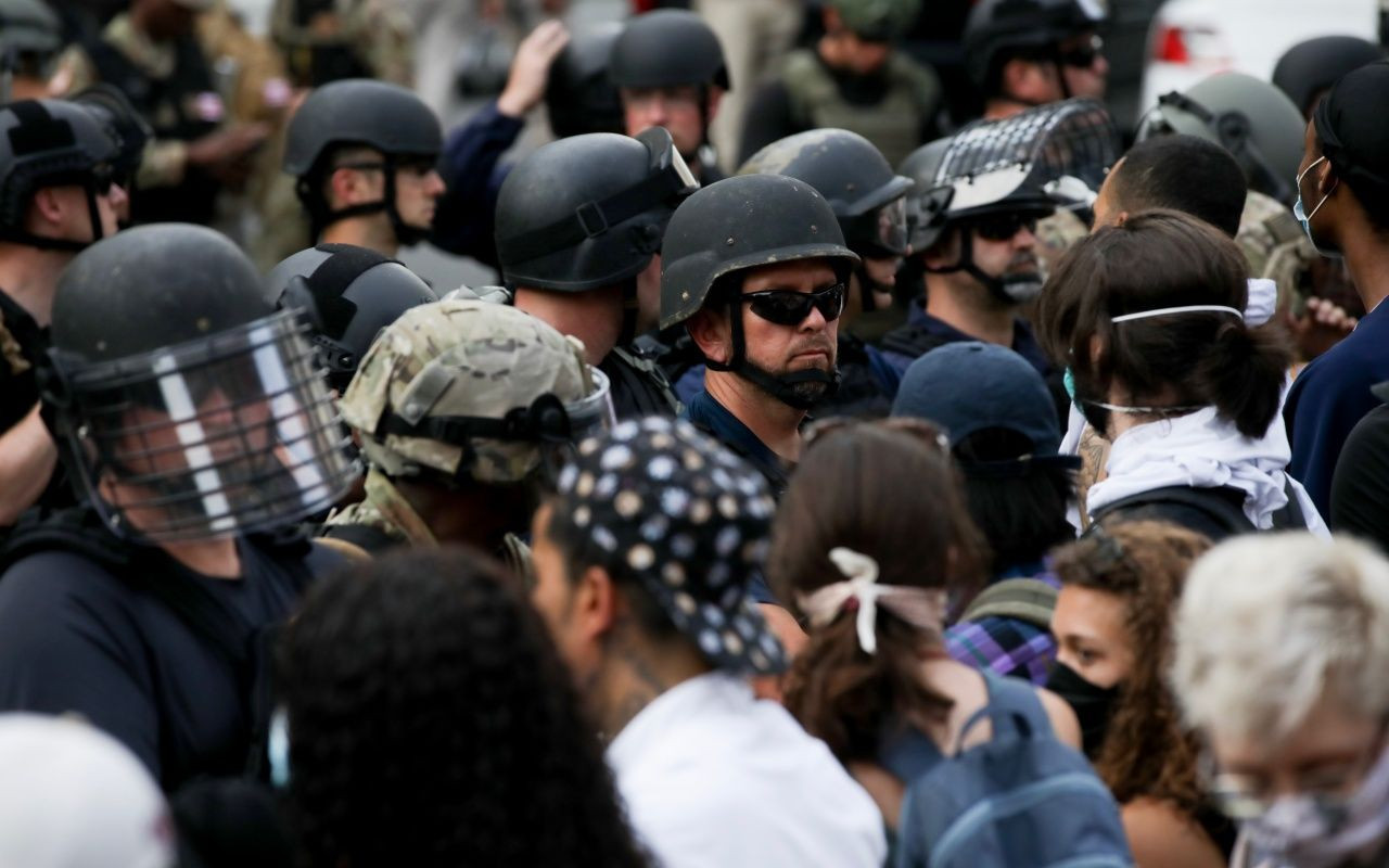 Protestocular ikiye bölündü! - Sayfa 24