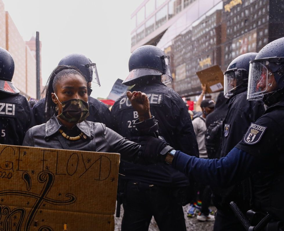 Floyd gösterisine polis müdahale etti - Sayfa 26