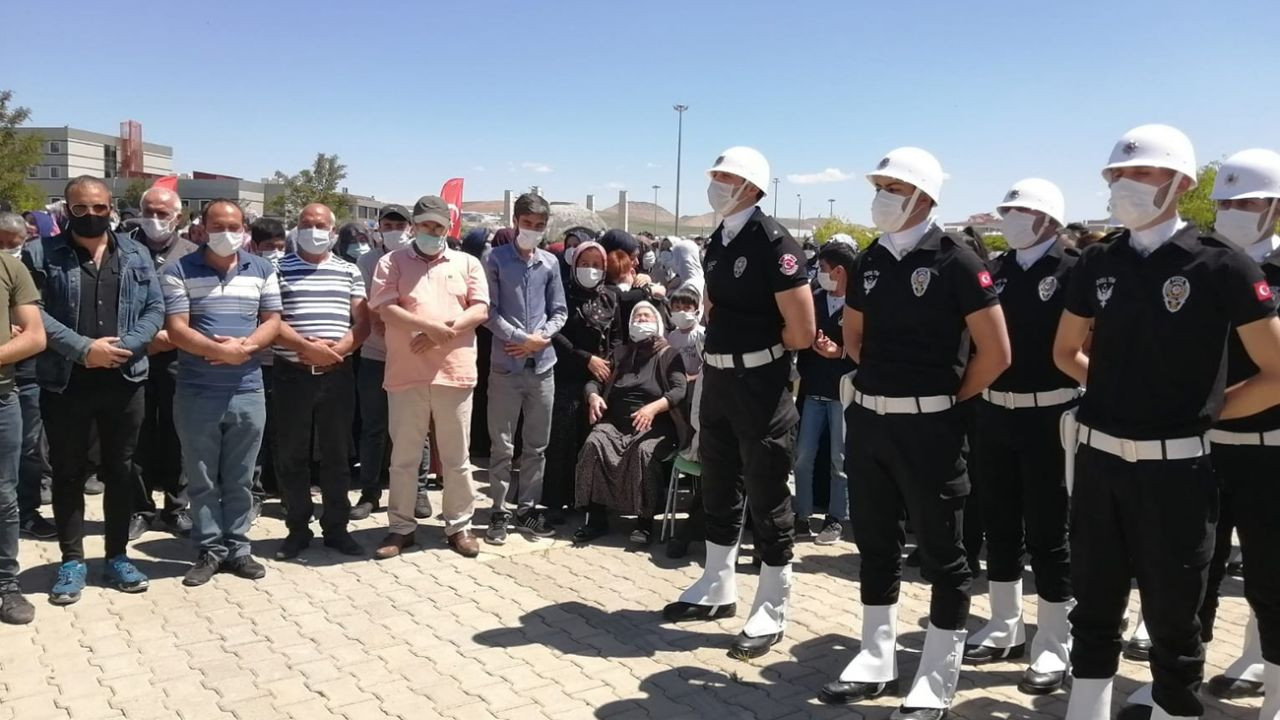 Son dakika... Hain saldırıda şehit düşen işçiler için düzenlenen törende gözyaşları sel oldu - Sayfa 13