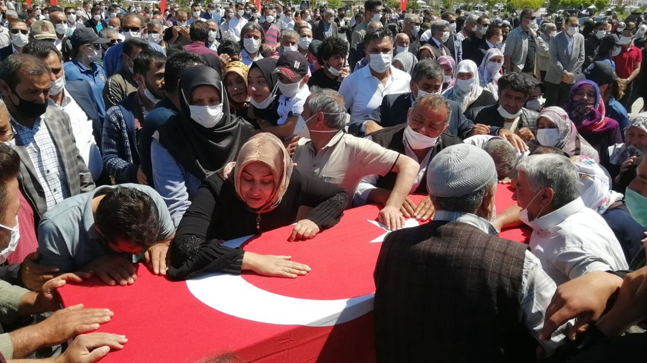 Son dakika... Hain saldırıda şehit düşen işçiler için düzenlenen törende gözyaşları sel oldu - Sayfa 6