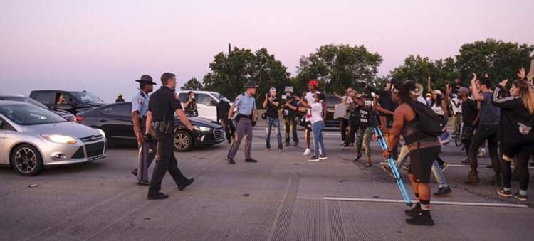 Polis, aracında uyuyan siyahiyi öldürdü - Sayfa 11