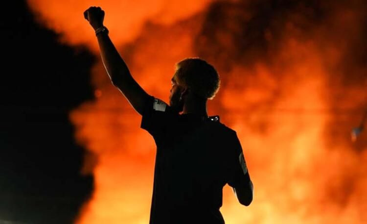 Polis, aracında uyuyan siyahiyi öldürdü - Sayfa 13