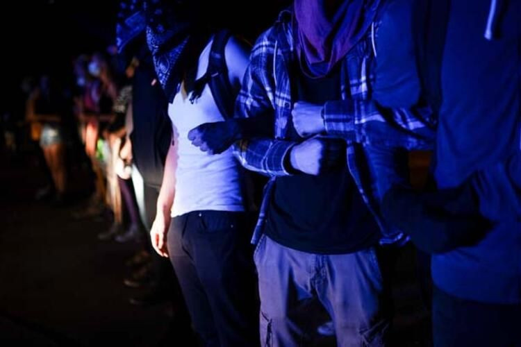 Polis, aracında uyuyan siyahiyi öldürdü - Sayfa 17