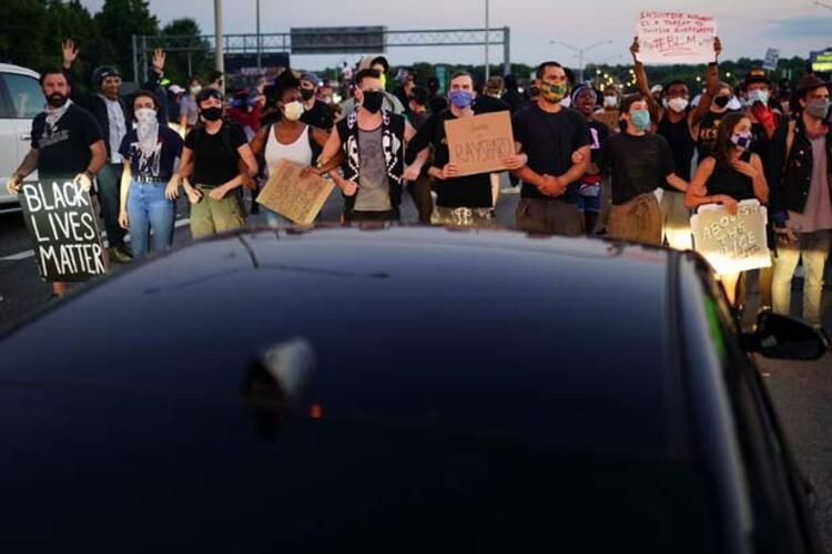 Polis, aracında uyuyan siyahiyi öldürdü - Sayfa 21