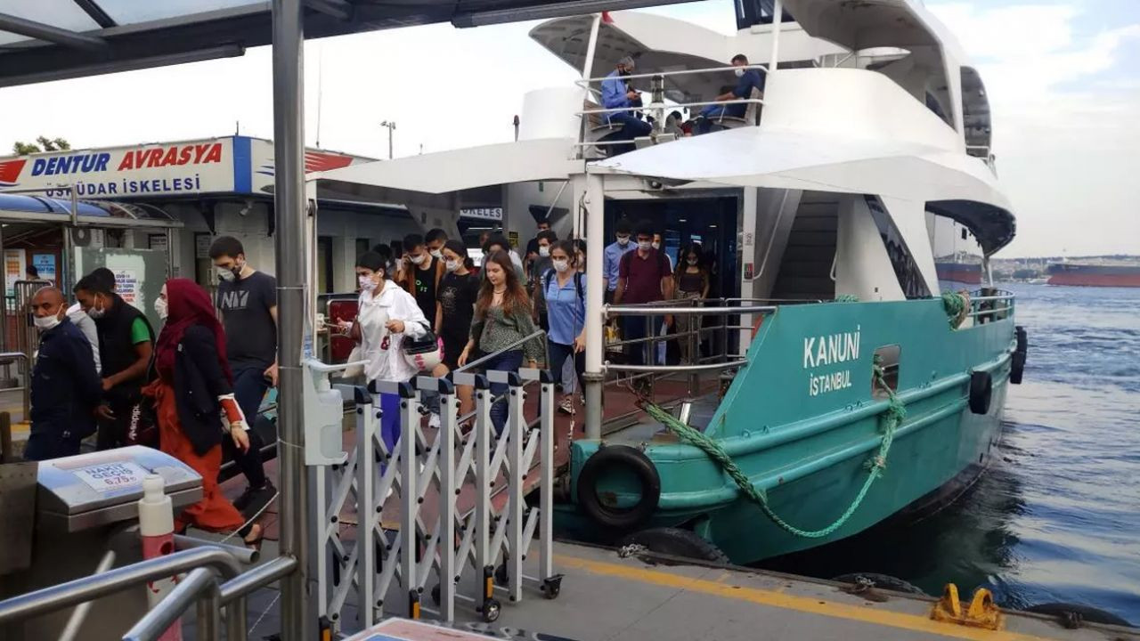 Normalleşmeyle birlikte metrobüslerde sosyal mesafe unutuldu - Sayfa 9