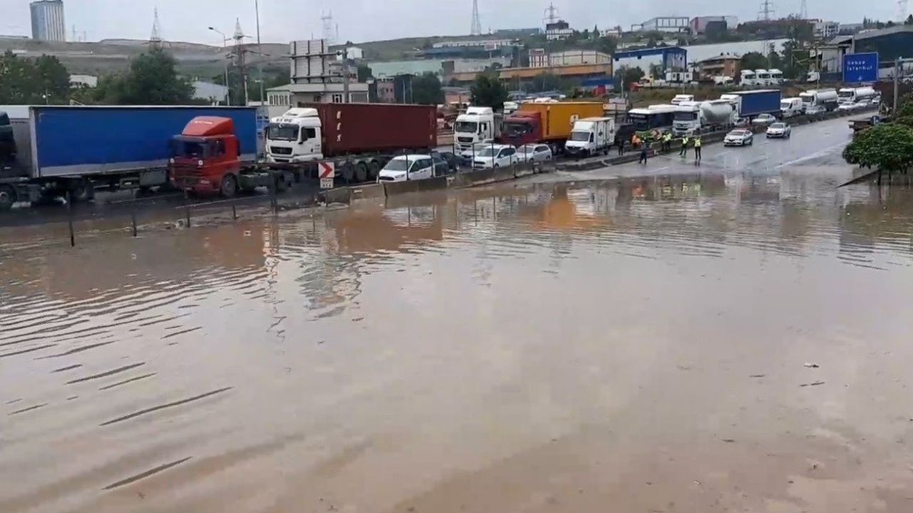 Şiddetli yağmur hayatı olumsuz etkiledi - Sayfa 11