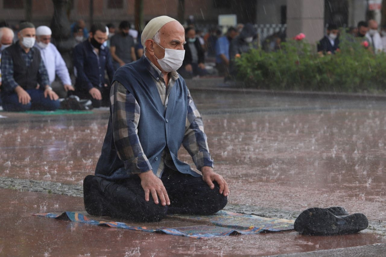 Sağanak yağmurun altında Allah'a yöneldiler - Sayfa 6