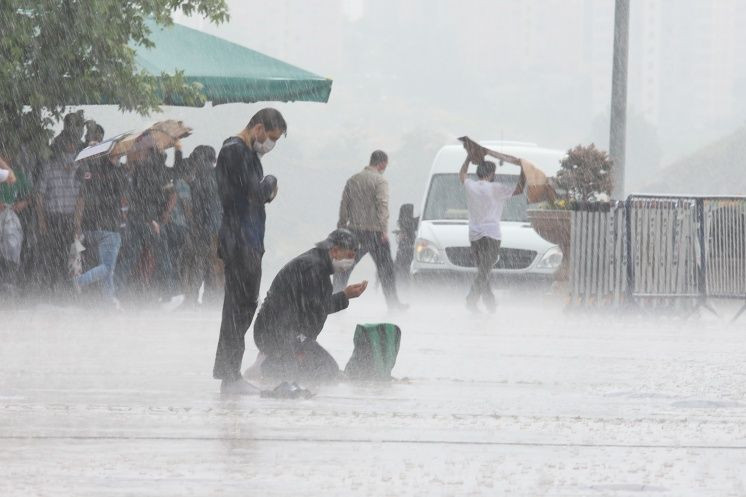 Sağanak yağmurun altında Allah'a yöneldiler - Sayfa 7