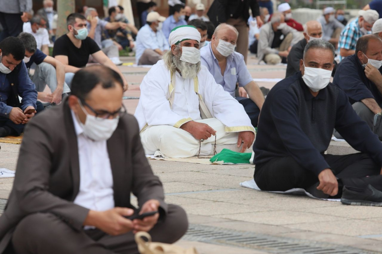 Sağanak yağmurun altında Allah'a yöneldiler - Sayfa 9
