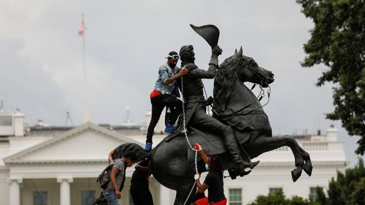 Beyaz Saray'ın önünde inanılmaz anlar! - Sayfa 13