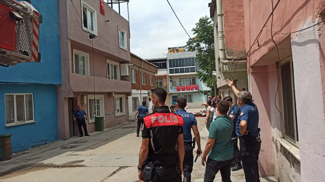 Çatıdaki psikopat dehşeti yaşattı - Sayfa 14