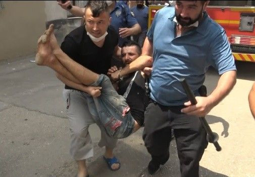 Çatıdaki psikopat dehşeti yaşattı - Sayfa 8