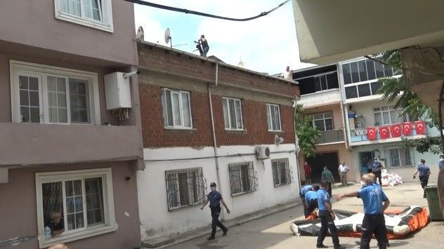 Çatıdaki psikopat dehşeti yaşattı - Sayfa 10