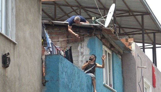 Çatıdaki psikopat dehşeti yaşattı - Sayfa 12