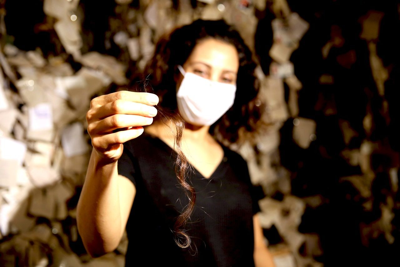 On binlerce kadının saçını barındırıyor - Sayfa 6