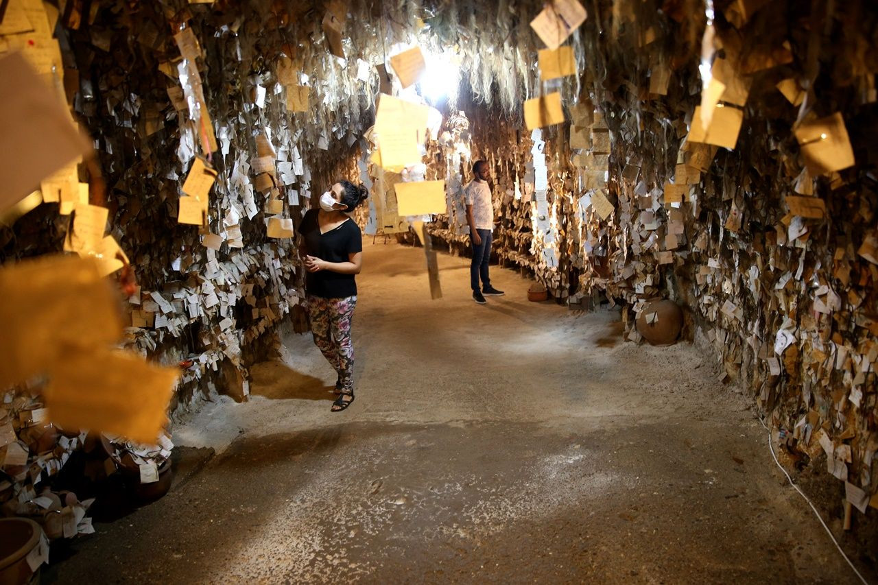 On binlerce kadının saçını barındırıyor - Sayfa 8