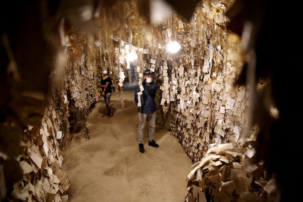 On binlerce kadının saçını barındırıyor - Sayfa 16