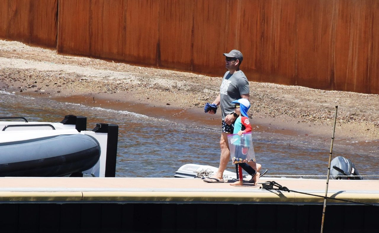 Ultra lüks yatla gelip plajı kapattı - Sayfa 9