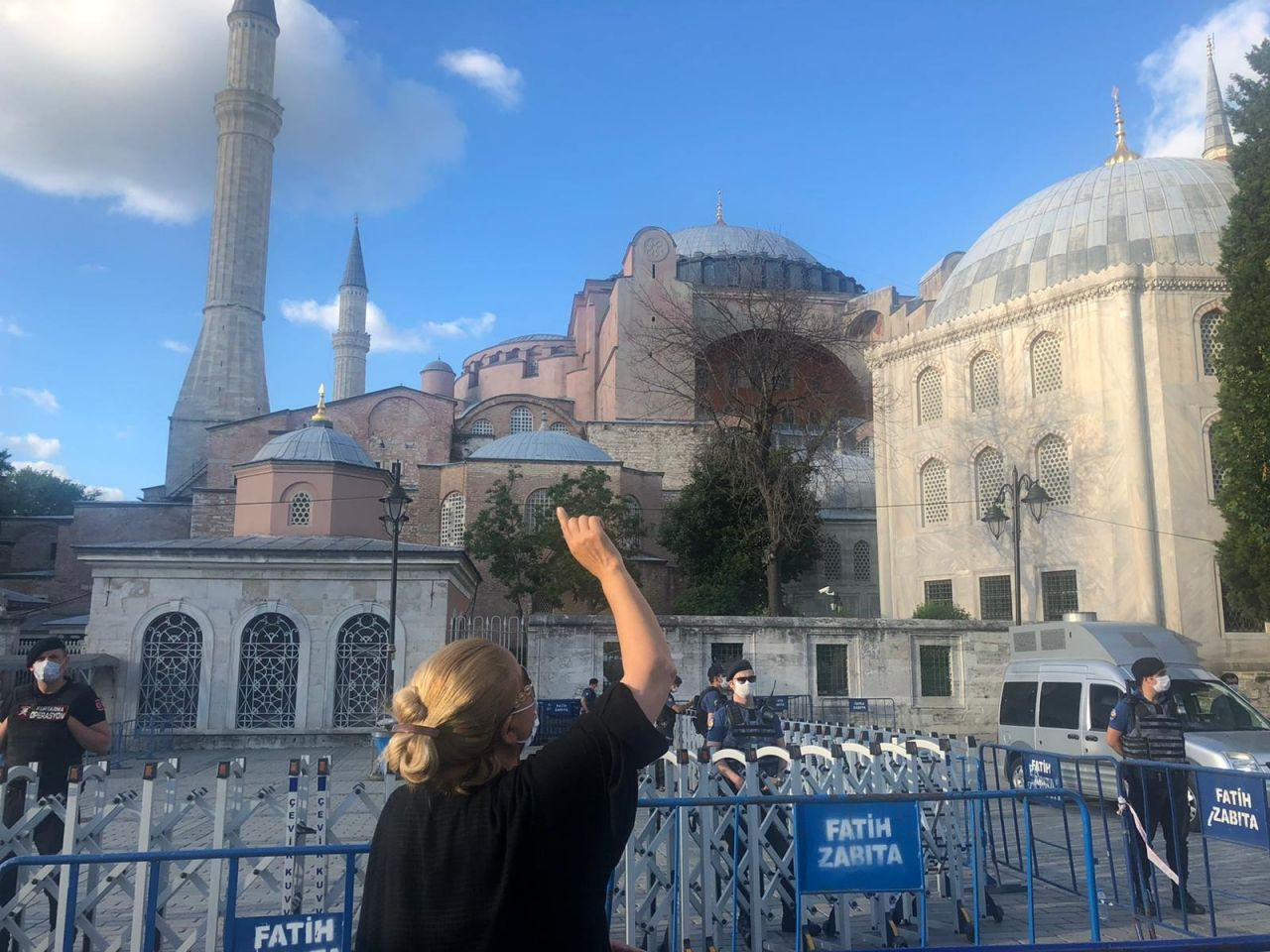 Ayasofya önündeki sarışın kadının sırrı - Sayfa 7