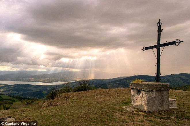 Bu kasaba korkunç sırlarla dolu - Sayfa 8