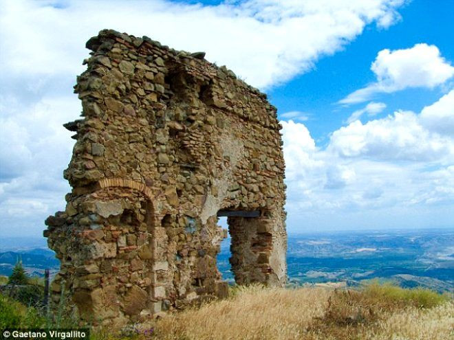 Bu kasaba korkunç sırlarla dolu - Sayfa 11