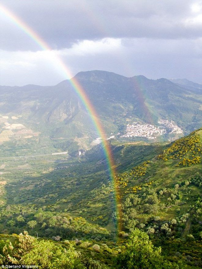 Bu kasaba korkunç sırlarla dolu - Sayfa 6