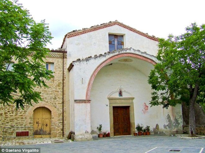 Bu kasaba korkunç sırlarla dolu - Sayfa 14