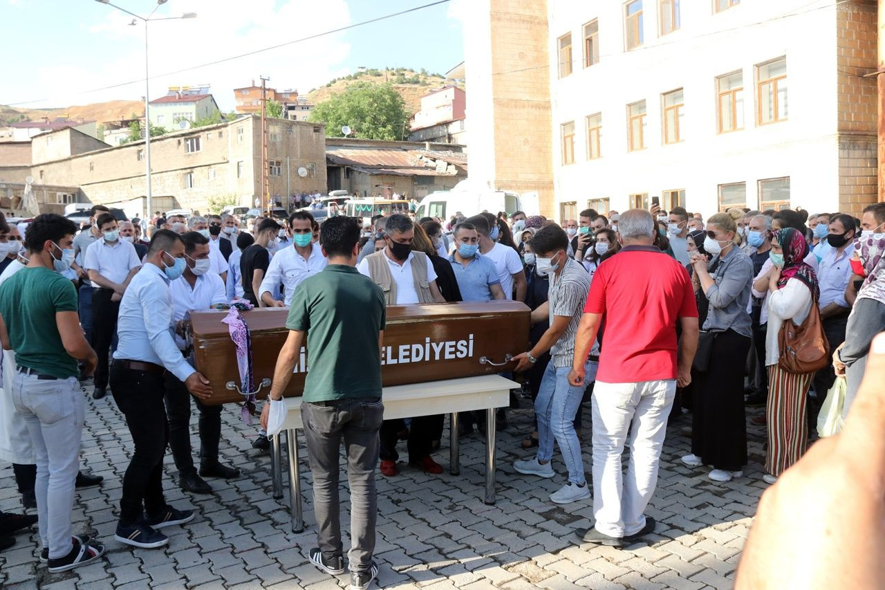 Pınar Gültekin toprağa verildi - Sayfa 10