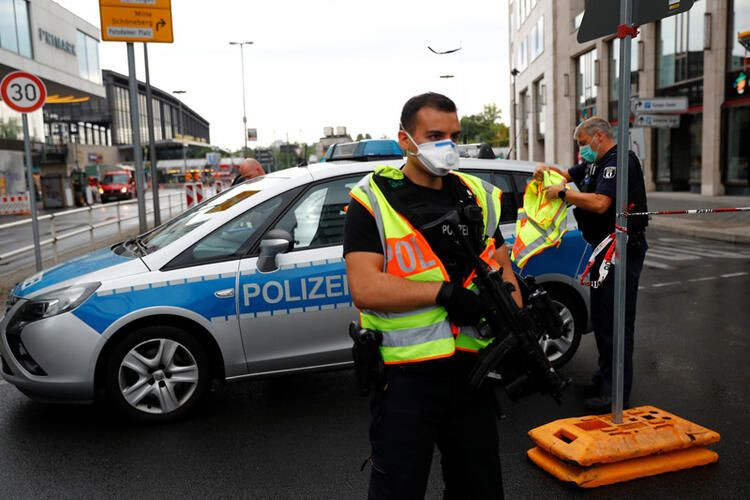 Siyah araç kalabalığa daldı - Sayfa 6