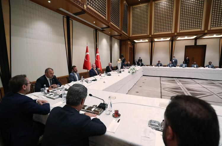 Erdoğan şampiyon Başakşehir'i kabul etti - Sayfa 14