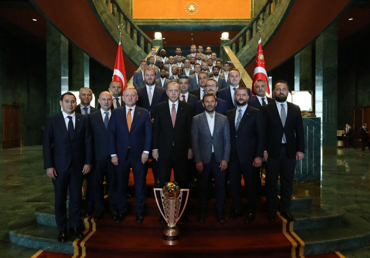 Erdoğan şampiyon Başakşehir'i kabul etti - Sayfa 17