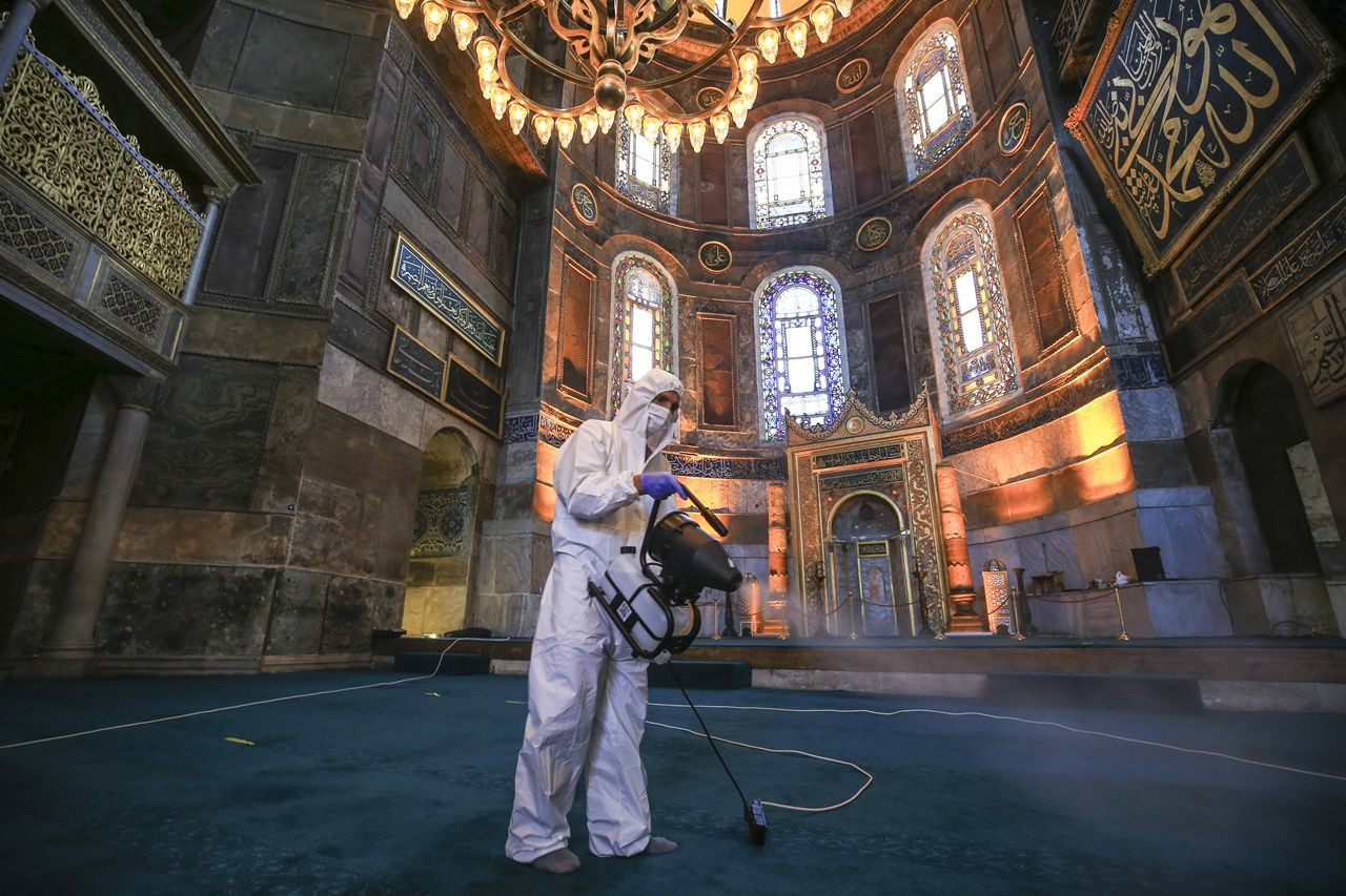 Ayasofya, bayram namazı için hazırlanıyor - Sayfa 6