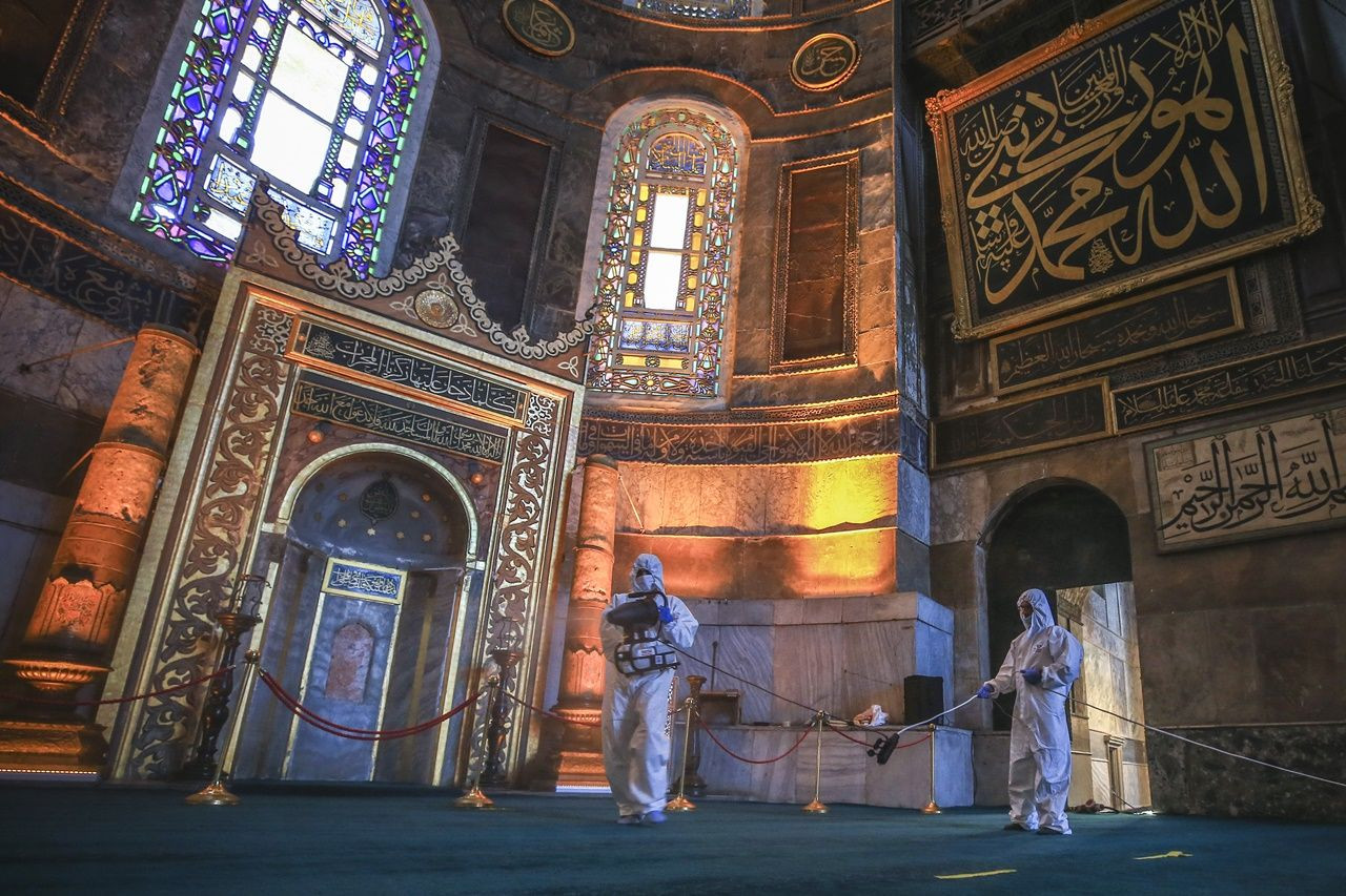 Ayasofya, bayram namazı için hazırlanıyor - Sayfa 7