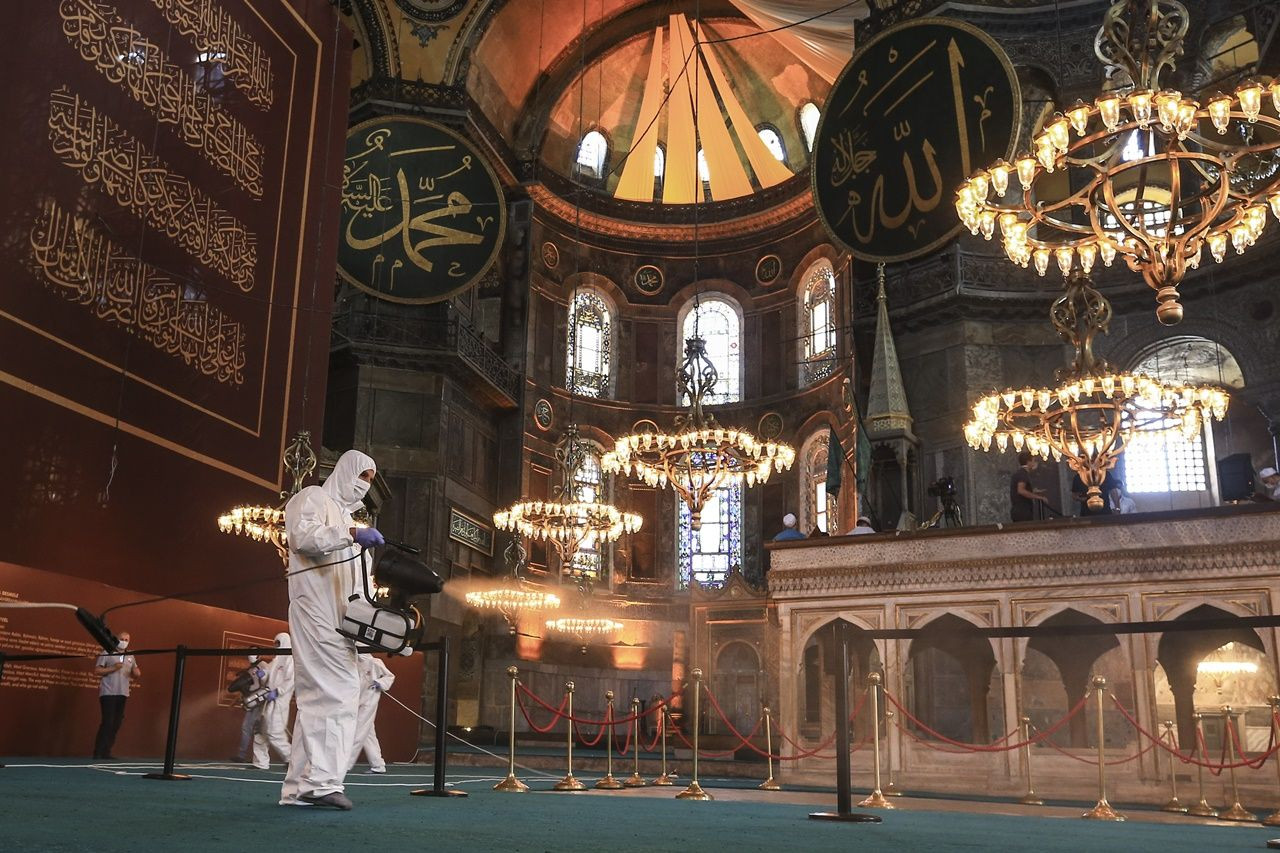 Ayasofya, bayram namazı için hazırlanıyor - Sayfa 9