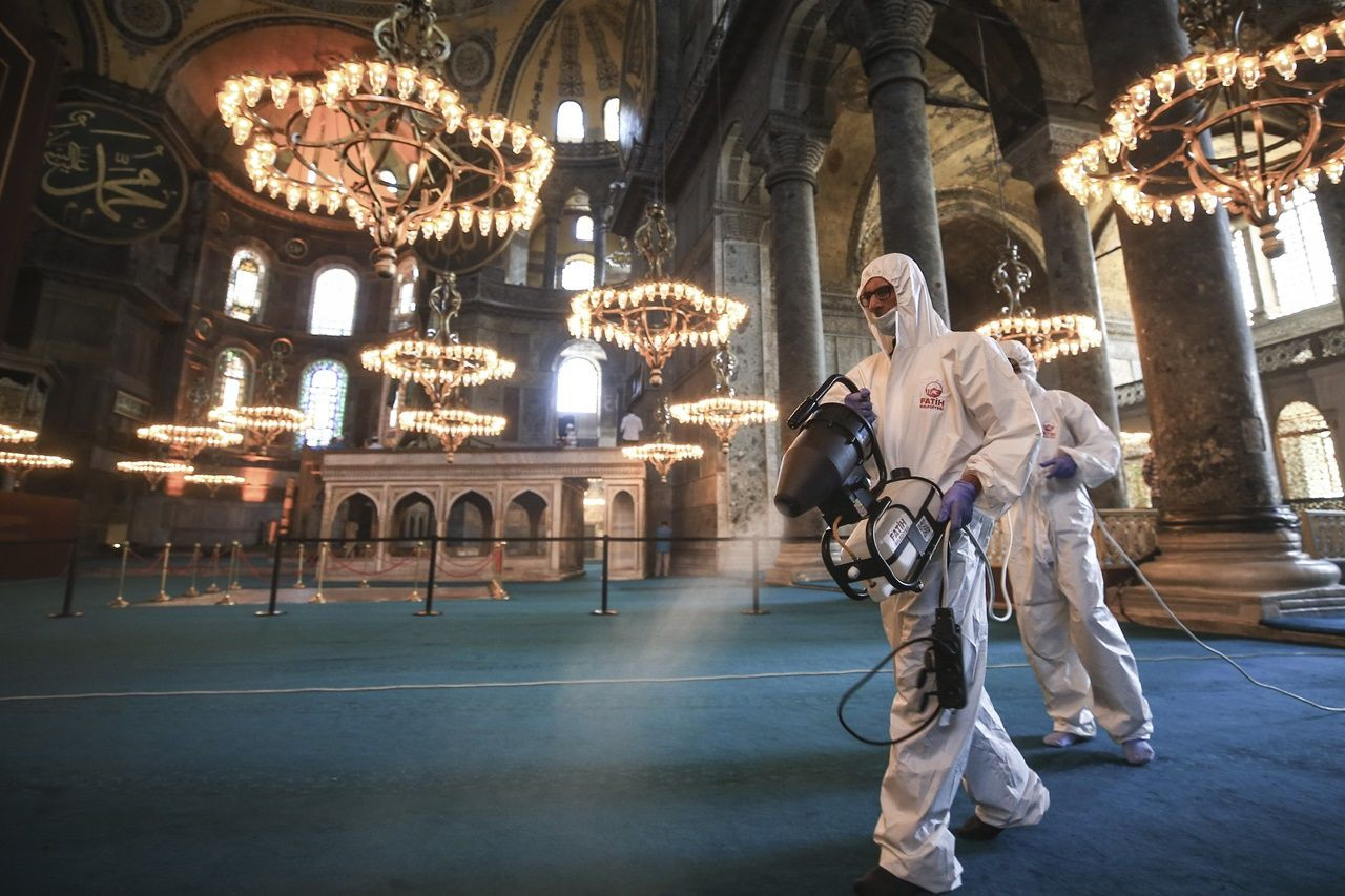 Ayasofya, bayram namazı için hazırlanıyor - Sayfa 11