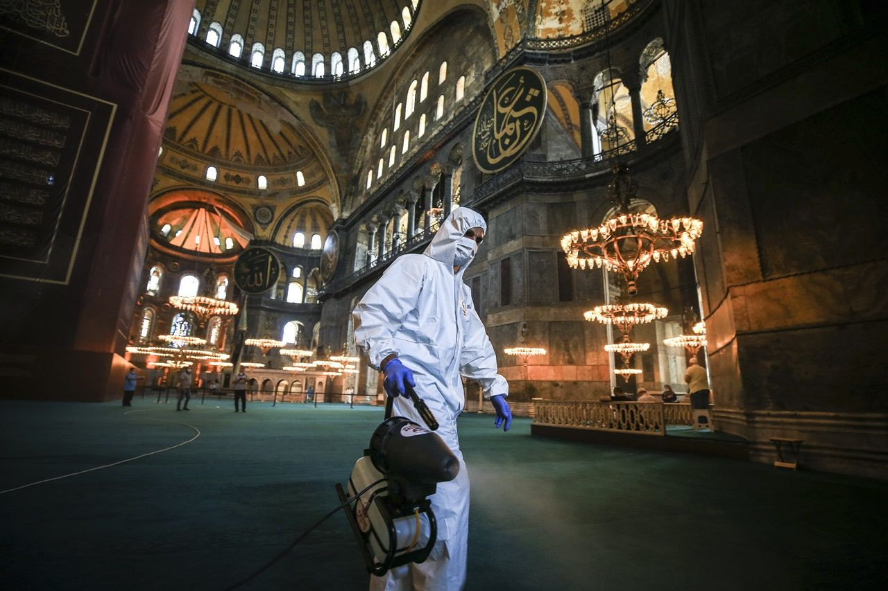 Ayasofya, bayram namazı için hazırlanıyor - Sayfa 12