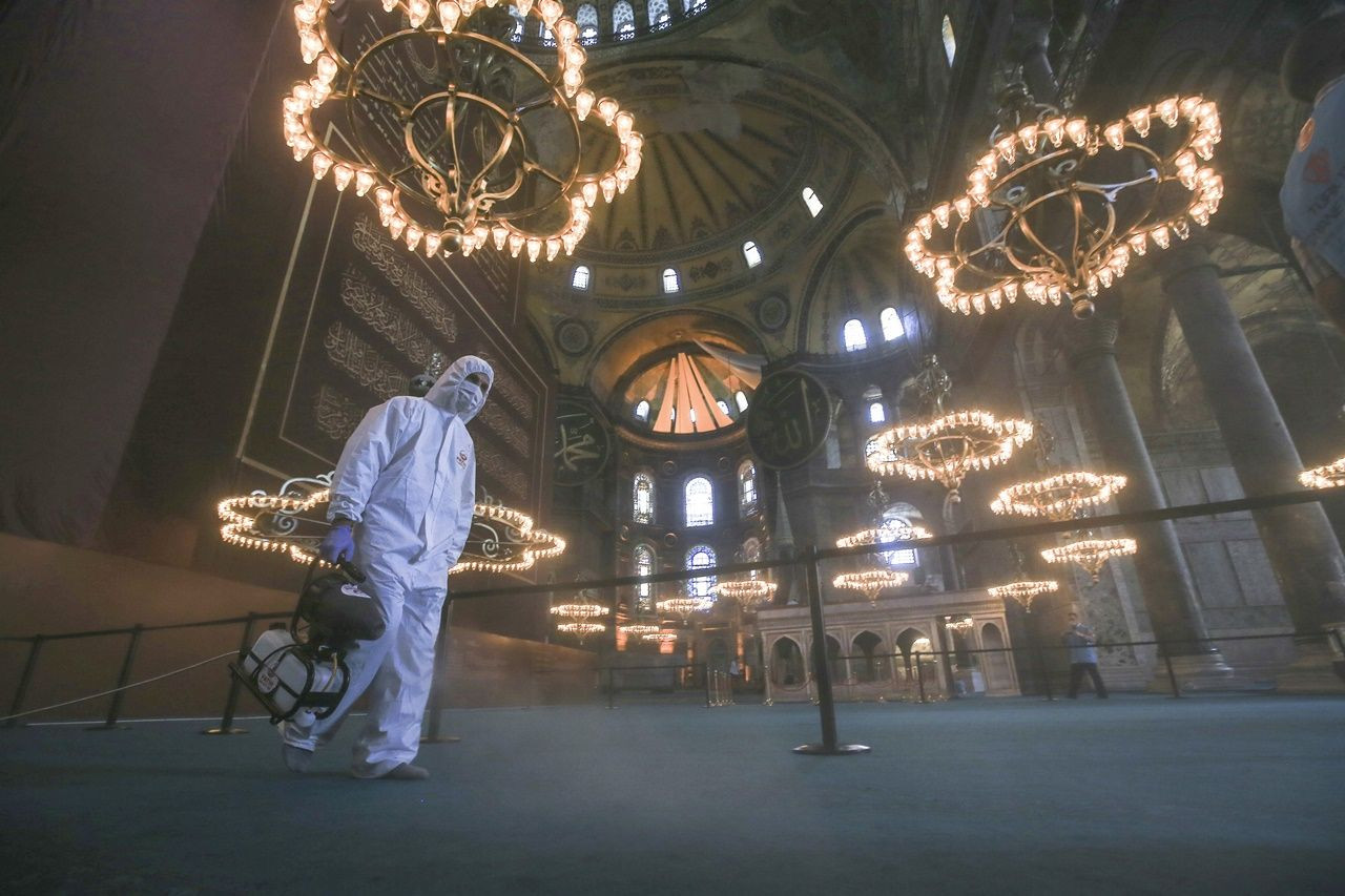 Ayasofya, bayram namazı için hazırlanıyor - Sayfa 13