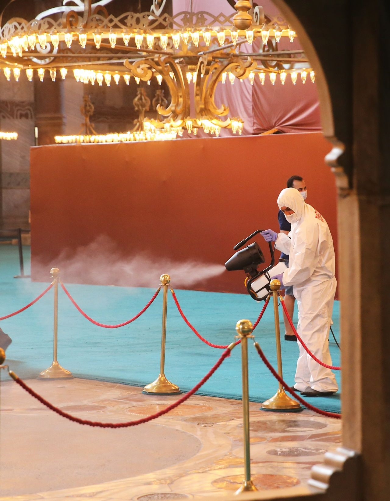 Ayasofya, bayram namazı için hazırlanıyor - Sayfa 15