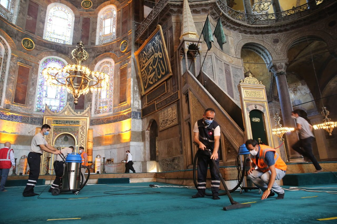 Ayasofya, bayram namazı için hazırlanıyor - Sayfa 16