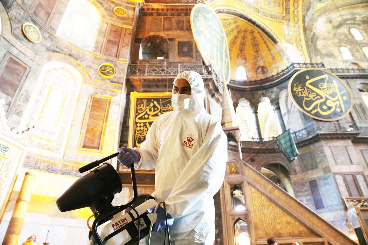 Ayasofya, bayram namazı için hazırlanıyor - Sayfa 18