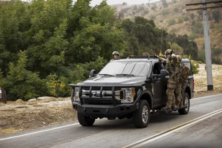 Ağır silahların olduğu malikaneyi böyle bastılar - Sayfa 6