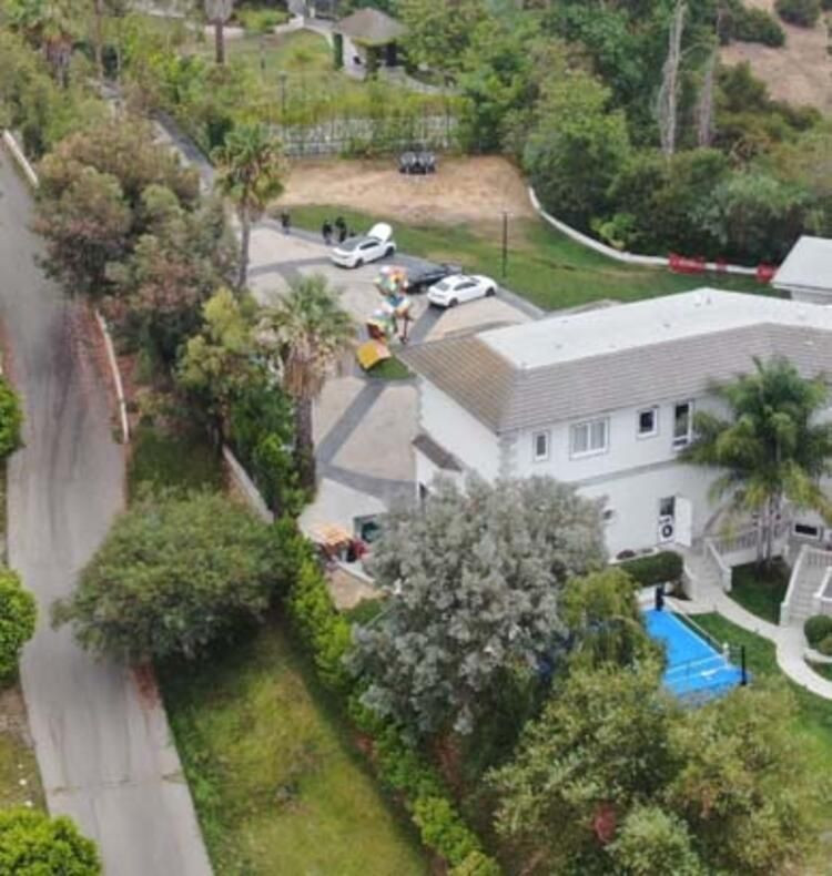 Ağır silahların olduğu malikaneyi böyle bastılar - Sayfa 11