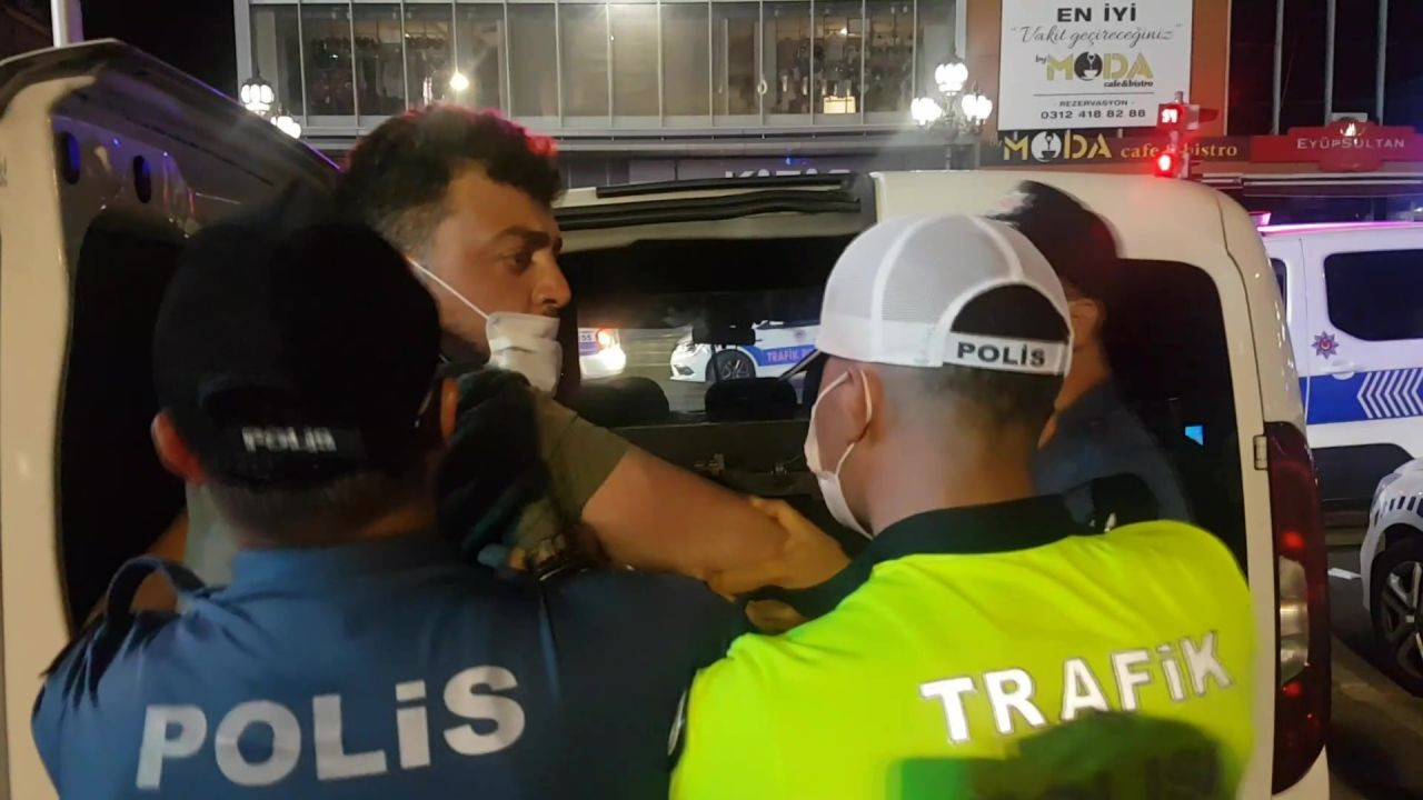 'Ölüyorum' dedi, maskeyle sigara içti - Sayfa 9