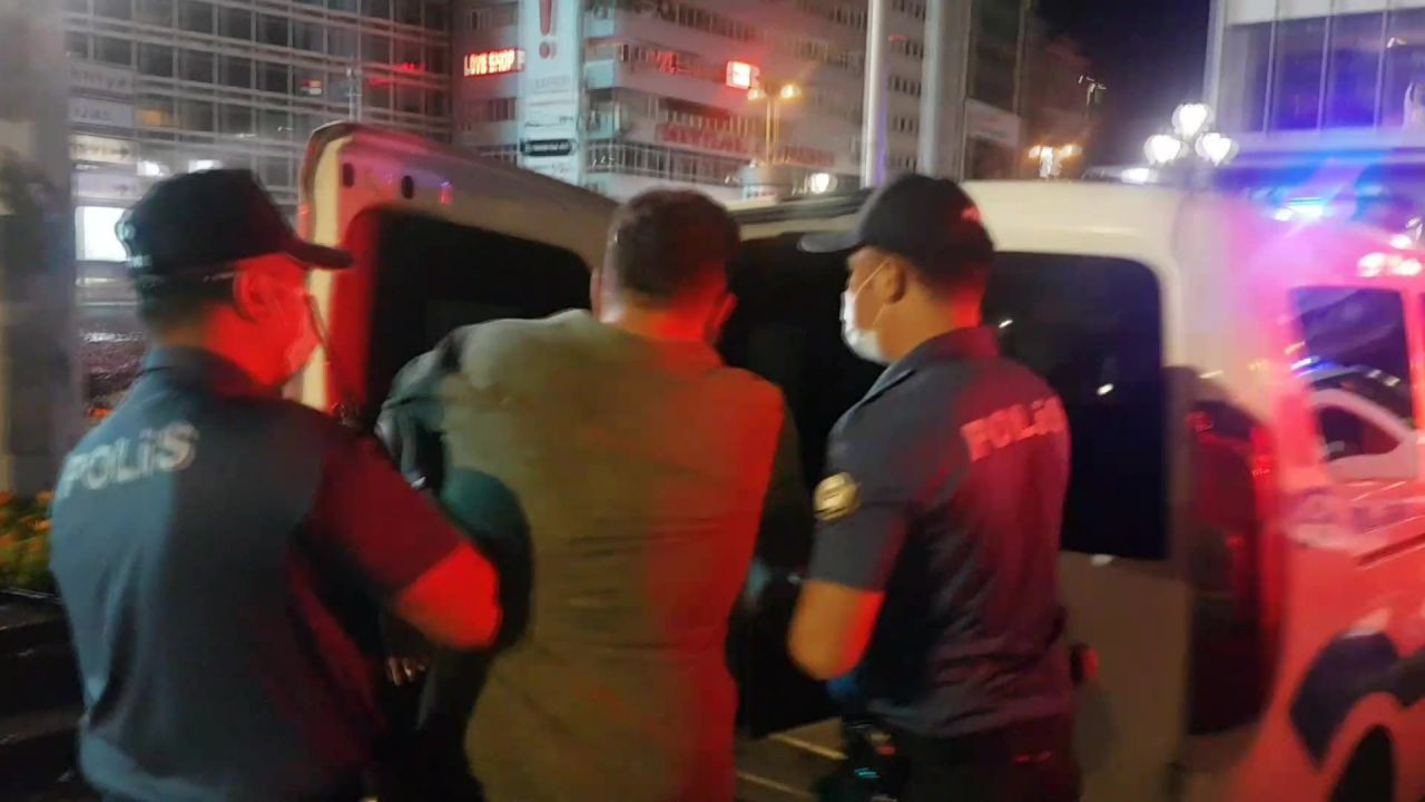 'Ölüyorum' dedi, maskeyle sigara içti - Sayfa 6